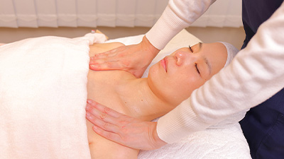 デコルテトリートメント